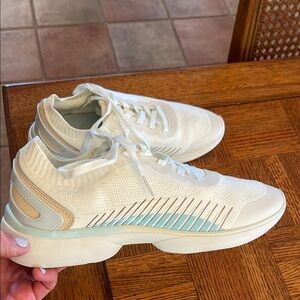 Vionic Cream and Light Blue Sneakers size 9